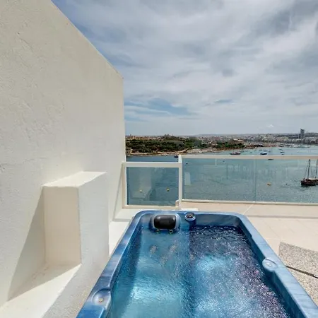 Amazing Direct Valletta Seaviews Top Floor Apt * Sliema